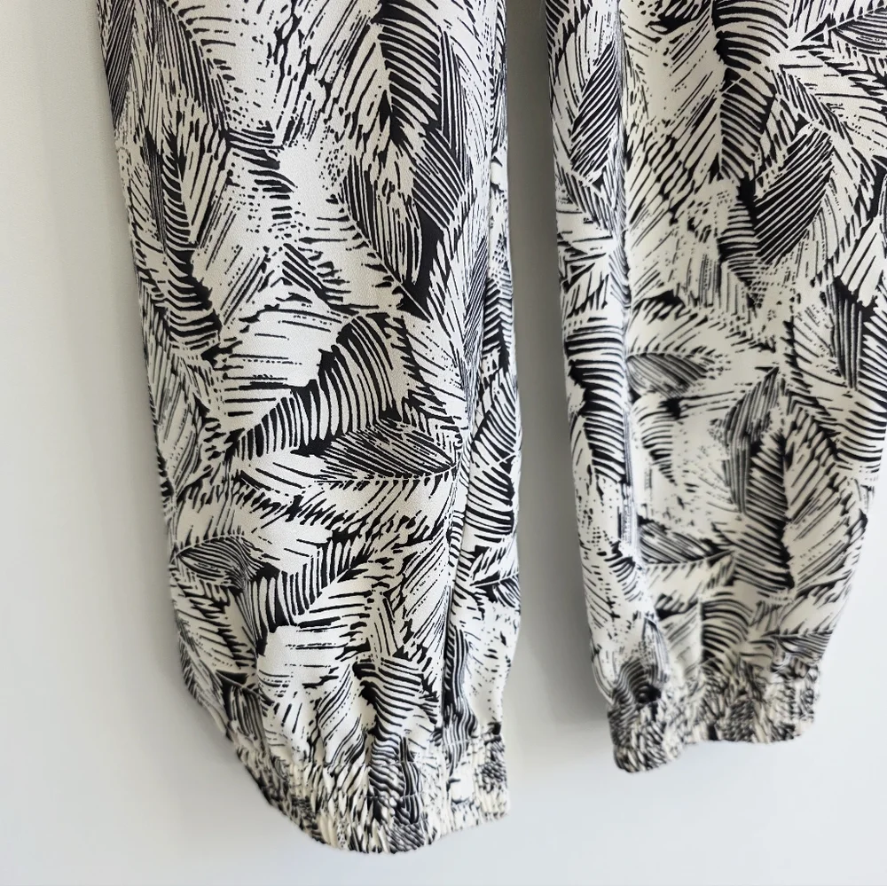 Banana Republic Leaf Print Drapey Black And White Jumpsuit Women's Size 2